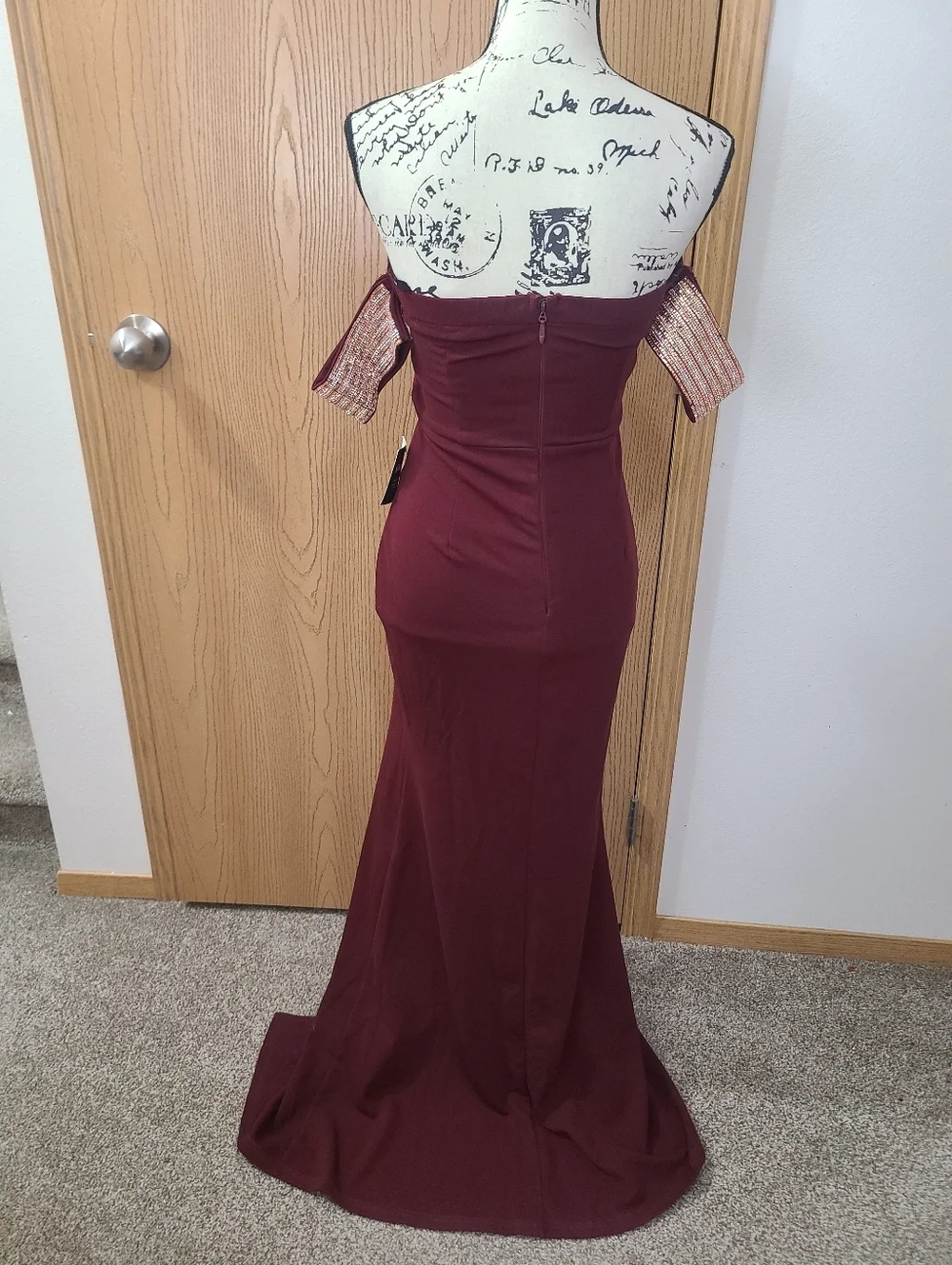 NWT Soieblu Burgundy Rhinestone Off The Shoulder Evening Gown Prom Wedding - Picture 4 of 5